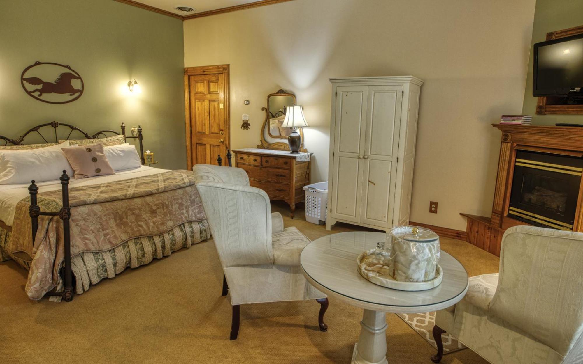 Rockwell Falls Inn And Wine Bar Lake Luzerne ห้อง รูปภาพ