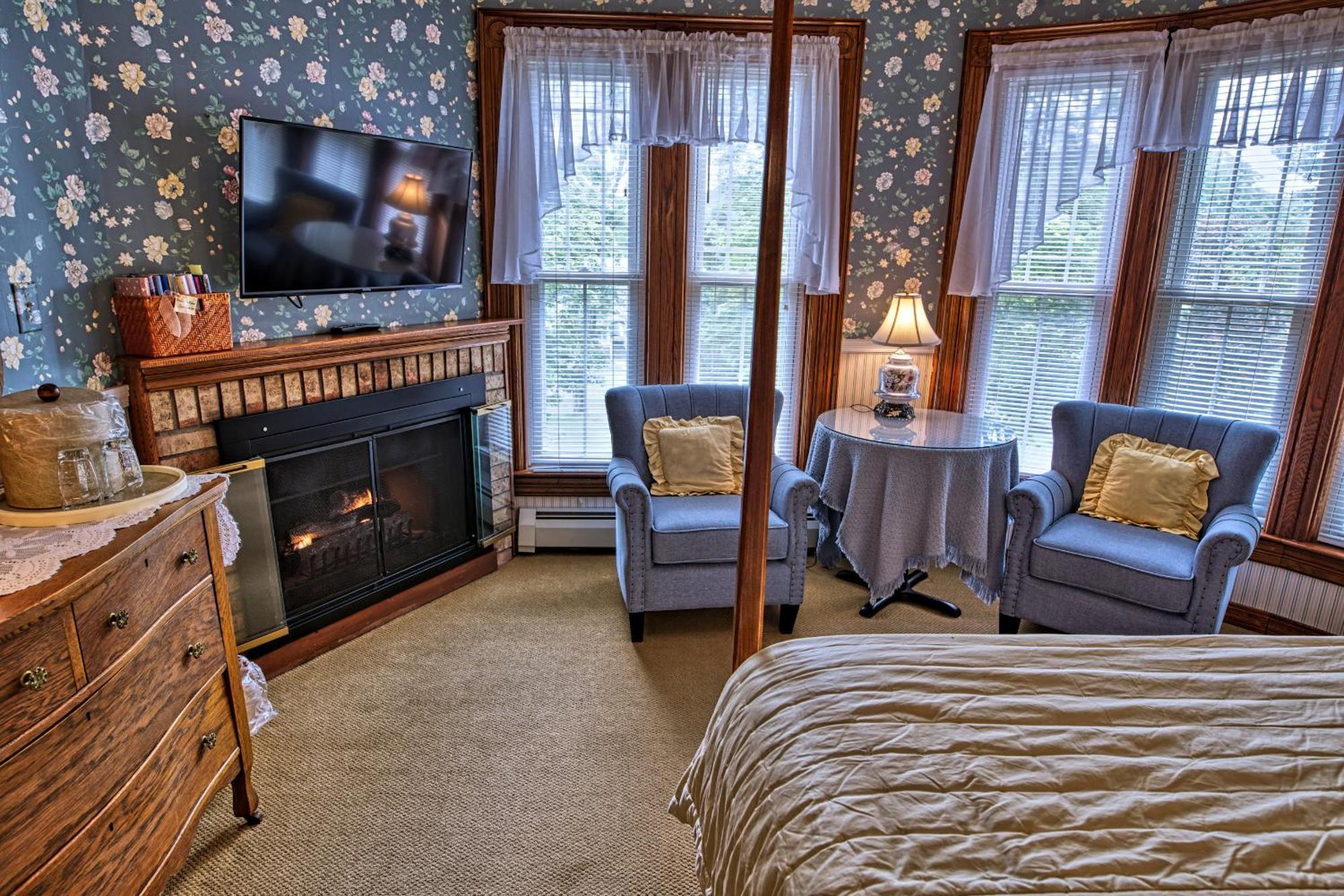 Rockwell Falls Inn And Wine Bar Lake Luzerne ห้อง รูปภาพ