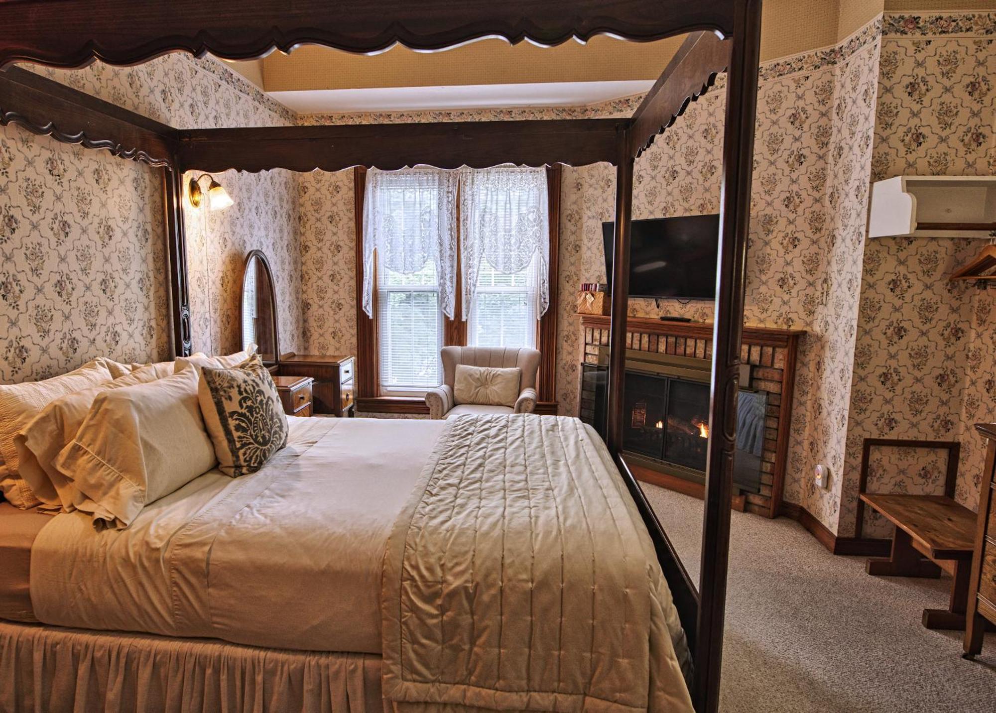 Rockwell Falls Inn And Wine Bar Lake Luzerne ห้อง รูปภาพ