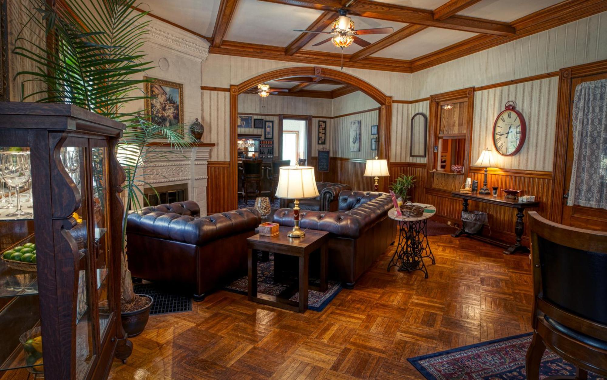 Rockwell Falls Inn And Wine Bar Lake Luzerne ภายนอก รูปภาพ