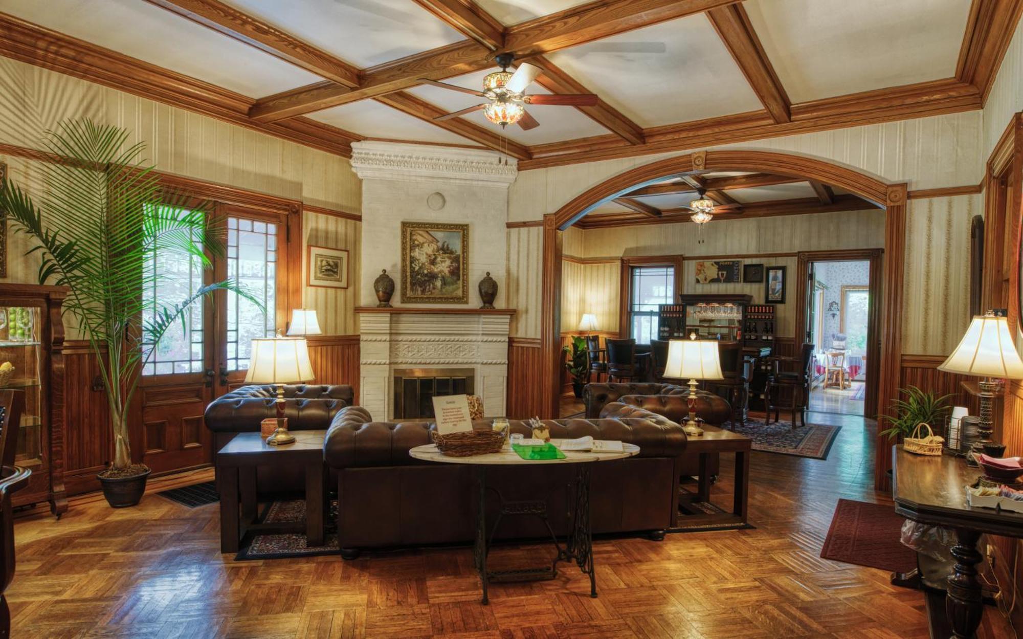 Rockwell Falls Inn And Wine Bar Lake Luzerne ภายนอก รูปภาพ